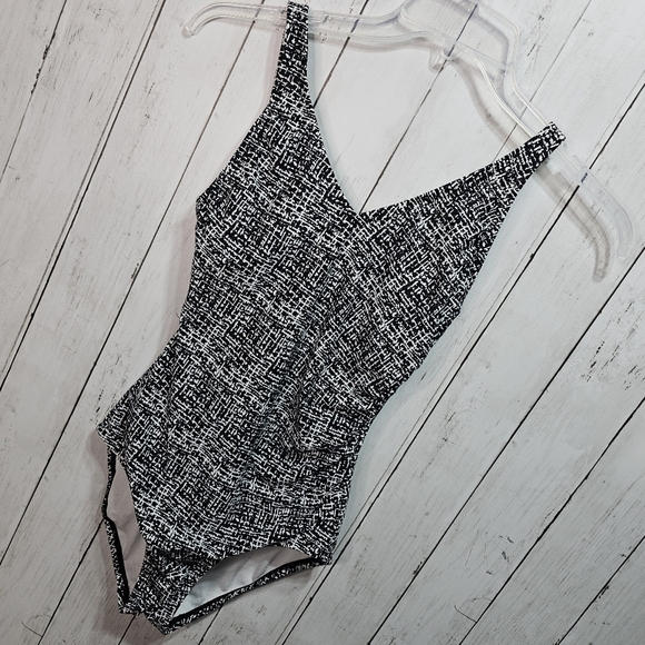 Speedo Women's Size 6 Side Ruched One Piece Swimsuit Black & White Print. - Picture 2 of 6